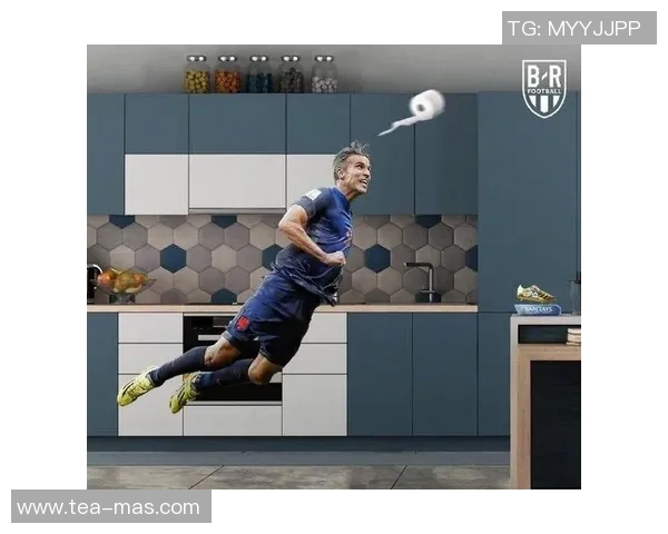 足球巨星机场抵达引发粉丝疯狂追逐瞬间回顾